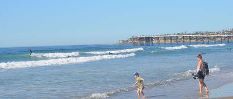 Beach nearby, sun-loungers, beach towels