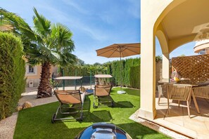 Outdoor dining - Holiday home Sa Rapita with covered terrace (Sa Ràpita)