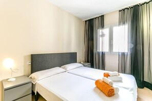 2 chambres, fer et planche à repasser