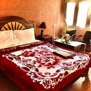 Deluxe-Doppel- oder -Zweibettzimmer | 1 Schlafzimmer, Bügeleisen/Bügelbrett, kostenloses WLAN, Bettwäsche