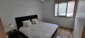 3 室のベッドルーム、WiFi (無料)