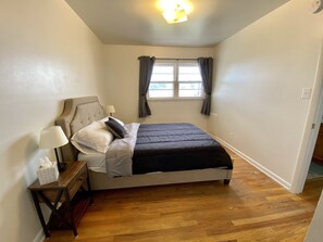 2 bedrooms, desk, free WiFi, bed sheets