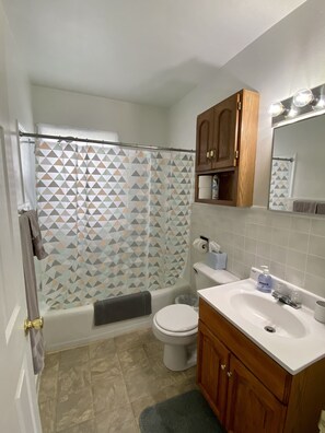 Combined shower/tub, towels, soap, shampoo