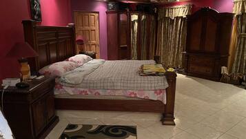 1 bedroom, iron/ironing board, WiFi (free), bed sheets