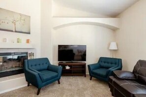Smart TV, fireplace - Family & Military-Friendly 4BR/2BA 
Near Camp Pendleton, Legoland & Coastal Fun (Oceanside)