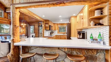 冰箱、微波炉、烤箱、炉灶