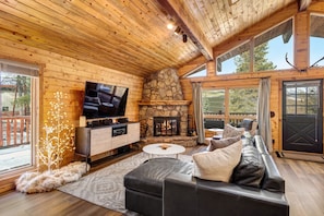 Smart TV, fireplace