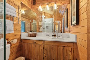 Bathtub, hair dryer, towels, soap - Enjoy a quaint cabin that offers modern luxury! (Breckenridge)
