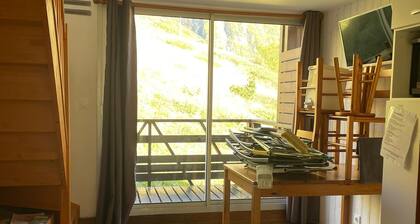 SKI-IN/SKI-OUT BALCONY APARTMENT