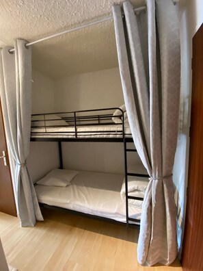 Iron/ironing board, wheelchair access