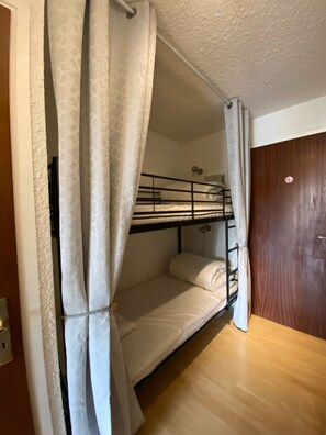 Iron/ironing board, wheelchair access - Apartment 4 pers Centre Station - Pied de piste with ESF school next door (Les Deux Alpes)