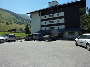 Property grounds - Apartment 4 pers Centre Station - Pied de piste with ESF school next door (Les Deux Alpes)