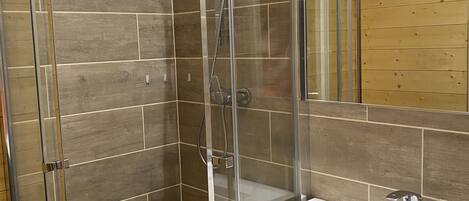 Suihku, hiustenkuivaaja