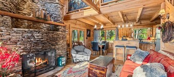 Antler Falls Cabin is OPEN-- Arcade, Treehouse, Hot Tub, Theatre 