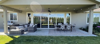 Elevated R & R in Desert Aire!