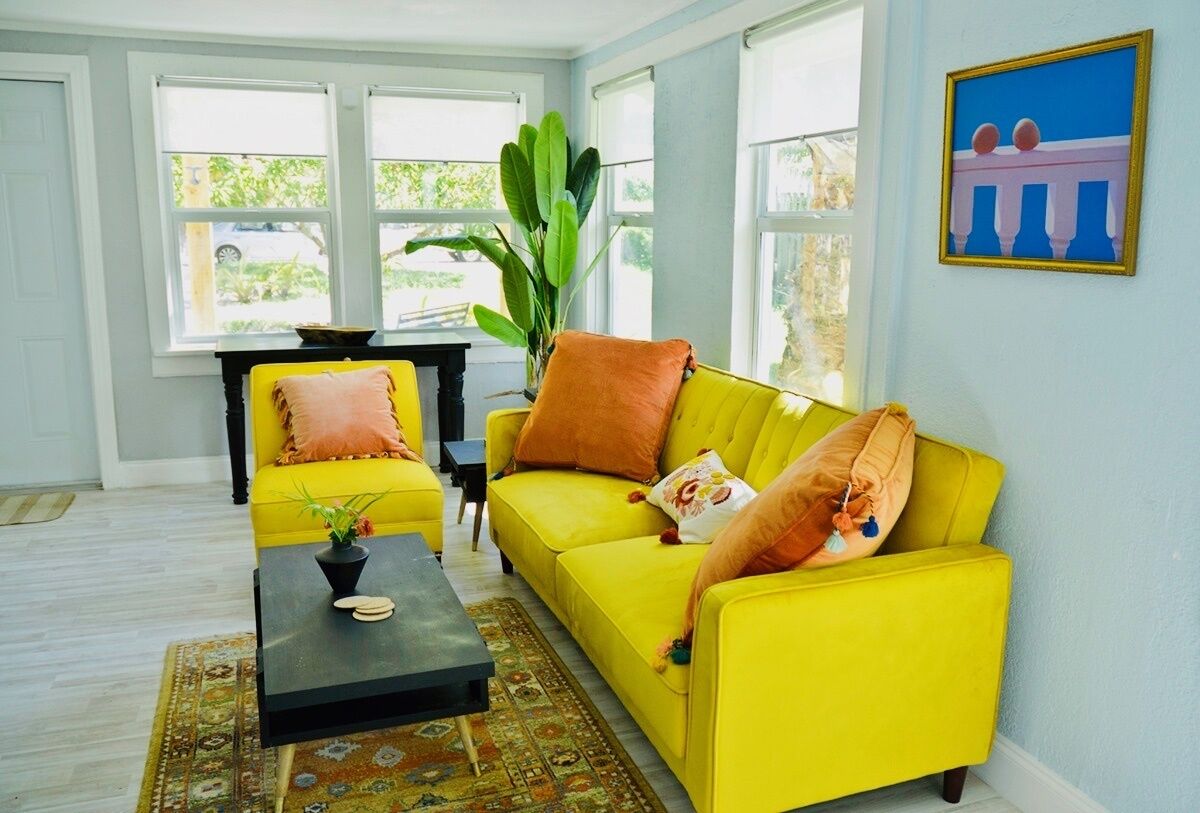CLOSE TO BEACH, HISTORIC COTTAGE, SLEEPS 6, Walk/Bike to Beach & Downtown.