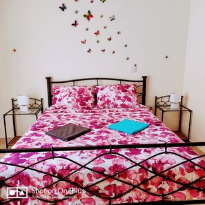 2 bedrooms, iron/ironing board, free WiFi, bed sheets
