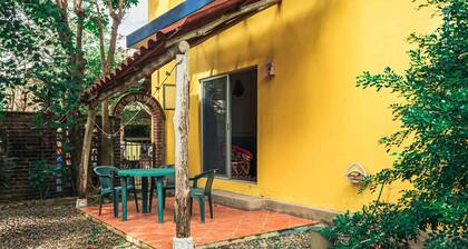 Jardines Tropicales - 3 blocks from the beach