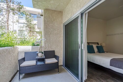 Westwood UCLA 2BR/1BA Cozy Condo w Amenities