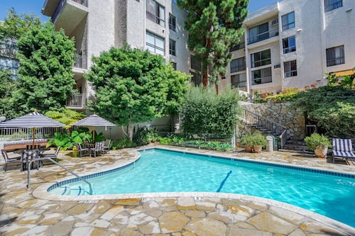 Westwood UCLA 2BR/1BA Cozy Condo w Amenities