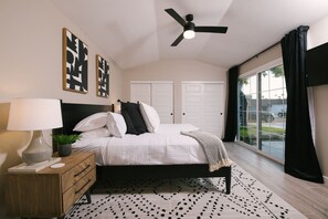 4 bedrooms, desk, iron/ironing board, travel cot