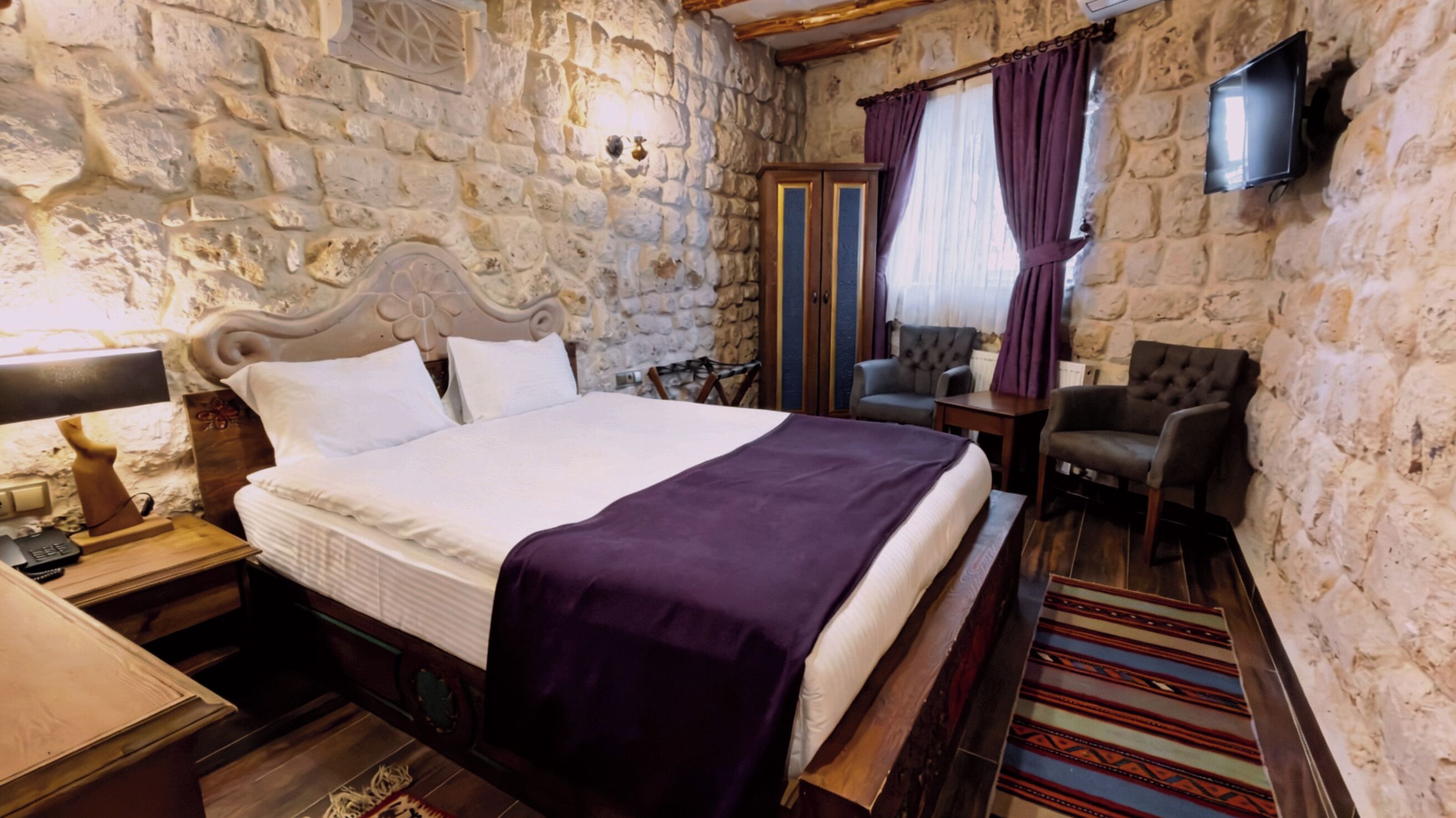 Minibar, desk, soundproofing, free WiFi