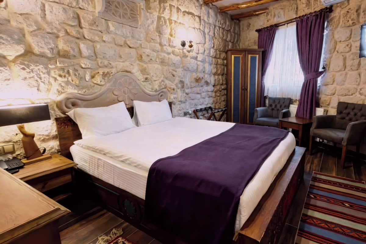 Minibar, desk, soundproofing, free WiFi