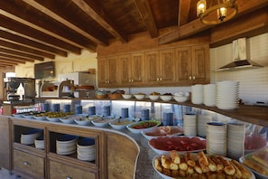 Free daily buffet breakfast