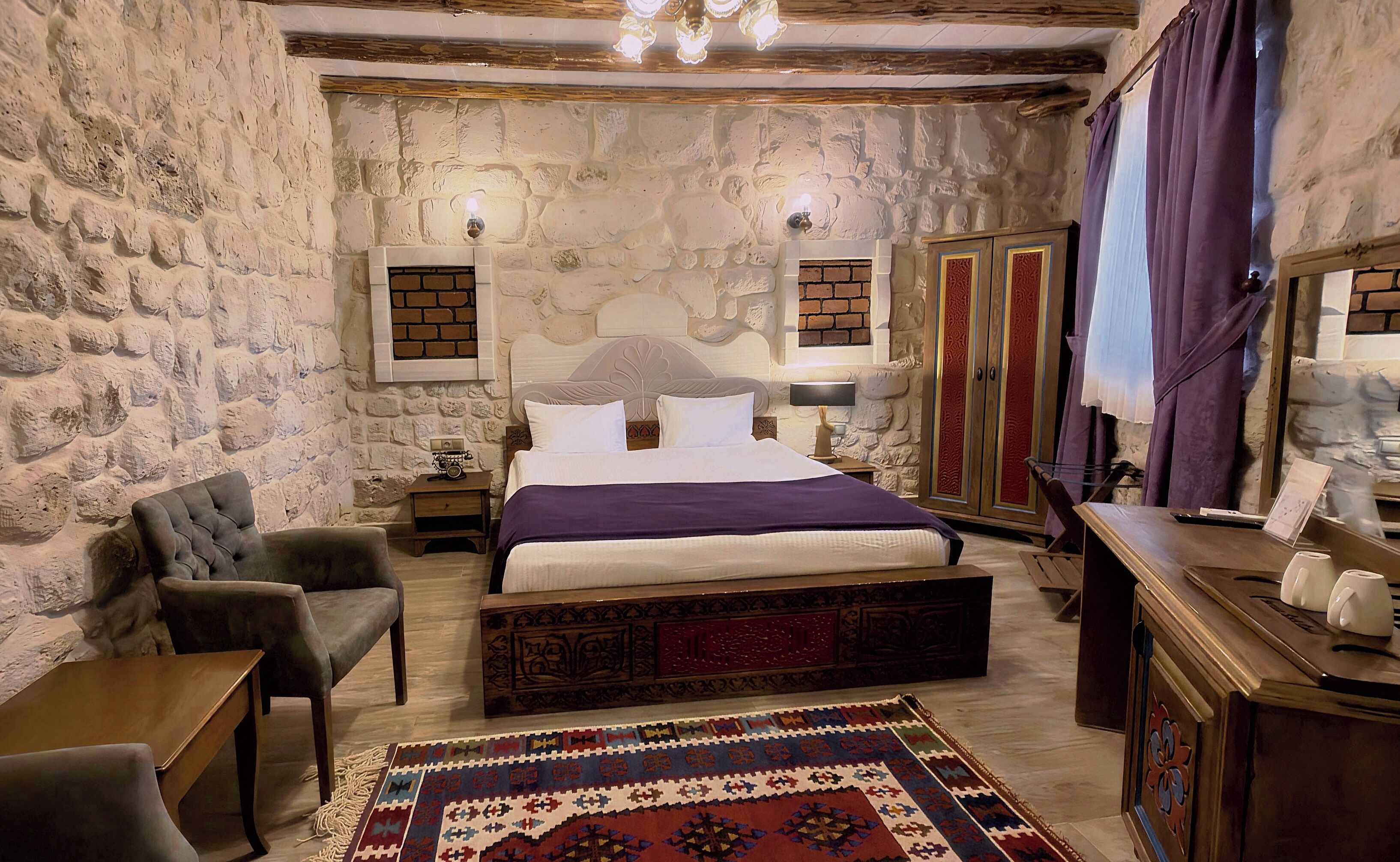 Senior Suite | Minibar, desk, soundproofing, free WiFi