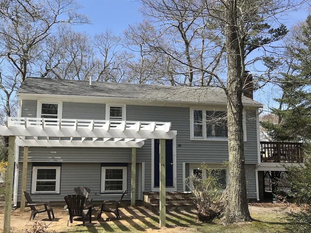 Newly Renovated,  4 Bed, Walk to private assoc. beach!