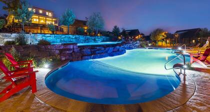 Cabin #16 The Heights, 5 bedroom, 5.5 bath, sleeps 14. Hot tub, fire pit.