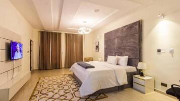 4 bedrooms, iron/ironing board, free WiFi, bed sheets