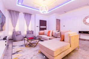 Rumah | Ruang keluarga | Televisi 30-inci dengan saluran TV digital