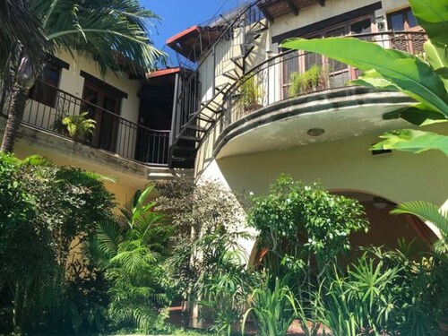 Beautiful Tropical Paradise Near City Center