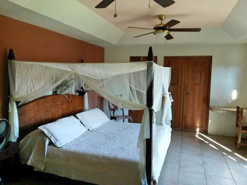 3 dormitorios, tabla de planchar con plancha, wifi gratis y ropa de cama