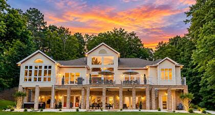 🔥ULTIMATE Lakefront Getaway | 7,000 SqFt🌅Sunset Views🌅Hot Tub Flat Lot+ 10BR!