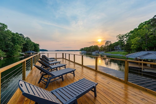 🔥ULTIMATE Lakefront Getaway | 7,000 SqFt🌅Sunset Views🌅Hot Tub Flat Lot+ 10BR!