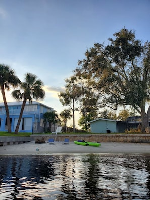 Plage, chaises longues
