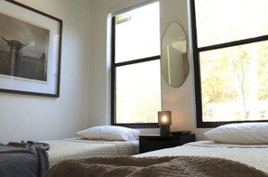 4 bedrooms, in-room safe, desk, iron/ironing board