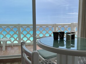 Dining - Ocean View Apartment Panoramic View with Balcony (Zona Hotelera)