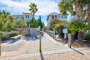 Property grounds - Saltseeker Peaceful Pool & Easy beach access w/golf cart (Santa Rosa Beach)