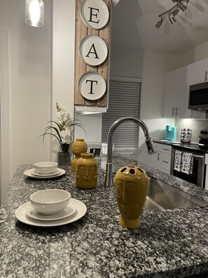 Private kitchen - stylish luxe 3 bedroom unit with resort style pool (McKinney)