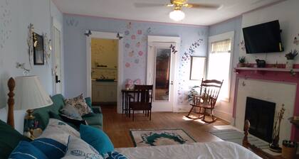 BOUGAINVILLEA BED & BREAKFAST SUITE #5 WILDERNESS