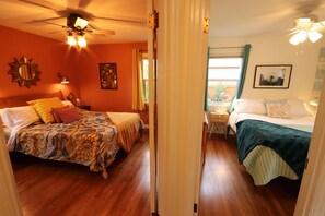 3 bedrooms, desk, iron/ironing board, travel cot - Private Roosevelt Home 6 Blocks from Light Rail (Seattle)