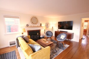 Smart TV, oficina y monitor de computadora 