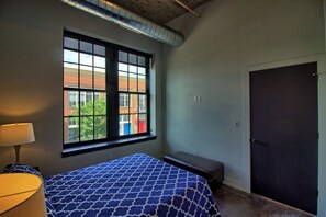 1 habitación, escritorio, tabla de planchar con plancha y wifi 