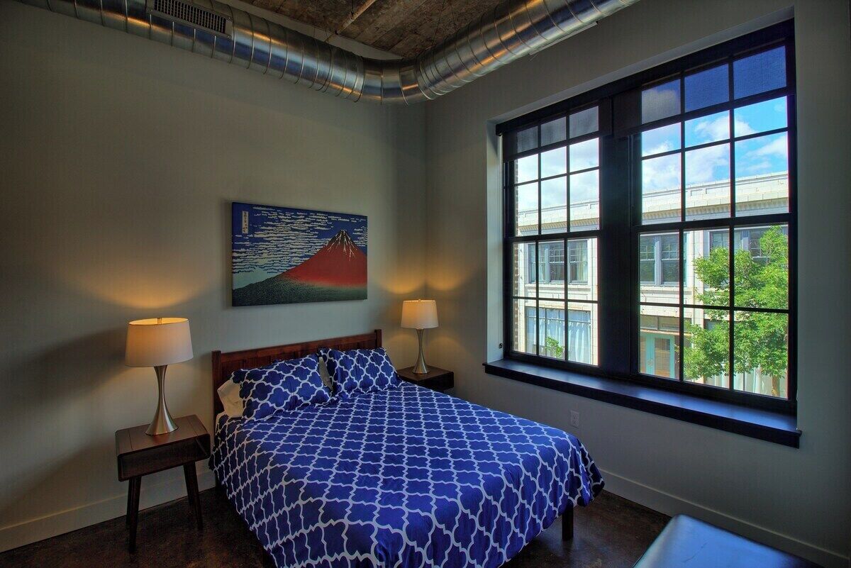 1 habitación, escritorio, tabla de planchar con plancha y wifi 