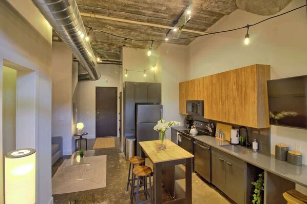 Interior - Chic Ultramodern Minimalist Studio Loft + Patio (Saint Louis)