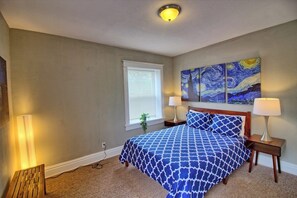 1 soverom, skrivebord, strykejern/-brett og wi-fi