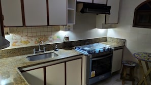 Fridge, stovetop, coffee/tea maker, blender - Arraial do Cabo - Luxury suite (Arraial do Cabo)